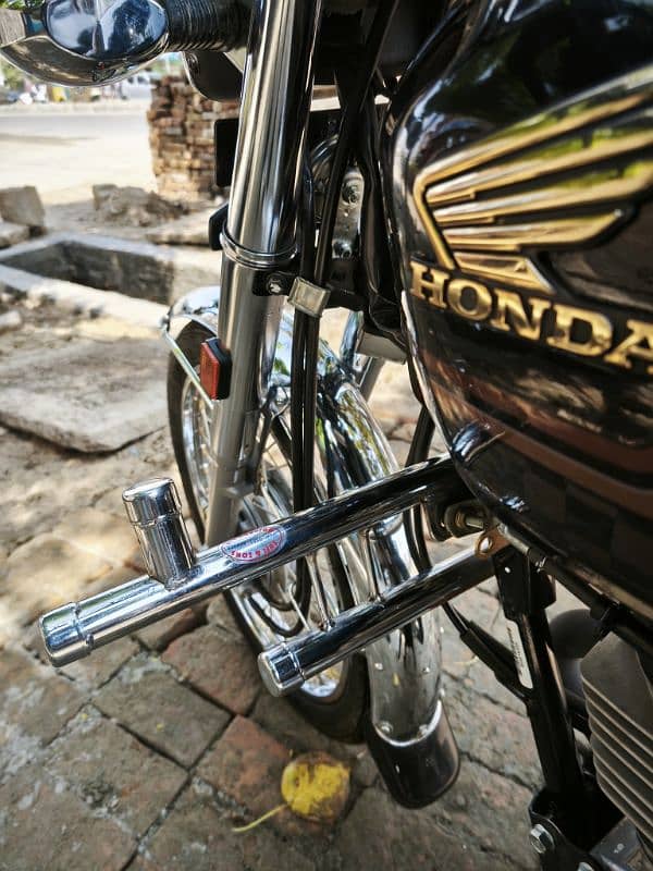 Honda Cg 125 Self Gold 2024 model 11