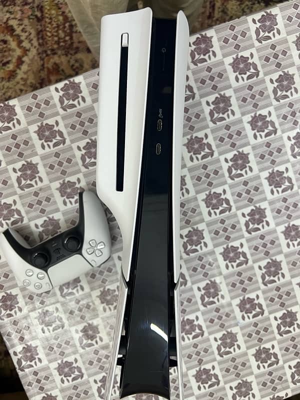 PS5 slim. Only 1 month Used Digital Edtion WITH 1 CONTROLLER COMPLETE 0