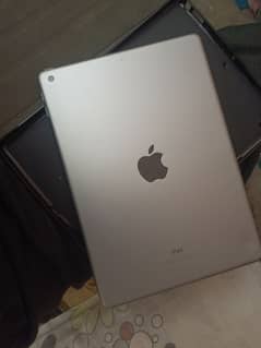 ipad generation 5,,32 GB finger beaten of