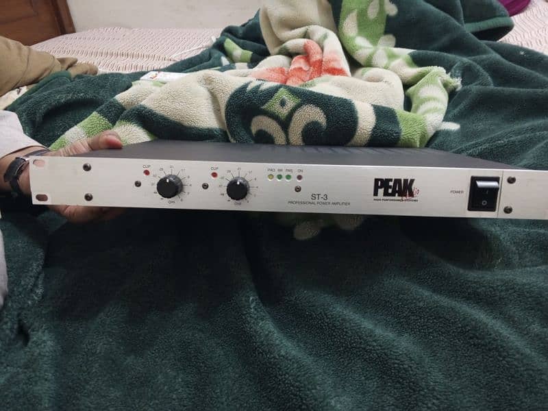 PEAK Audio - ST3 Professional Power Amp 0