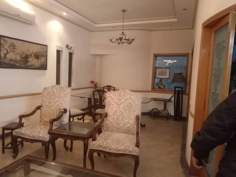 10 Marla beautiful House Available for Rent in Hot Location in EE Block Phase 4 DHA Lahore 4