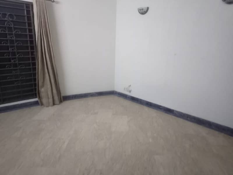 10 Marla beautiful House Available for Rent in Hot Location in EE Block Phase 4 DHA Lahore 12