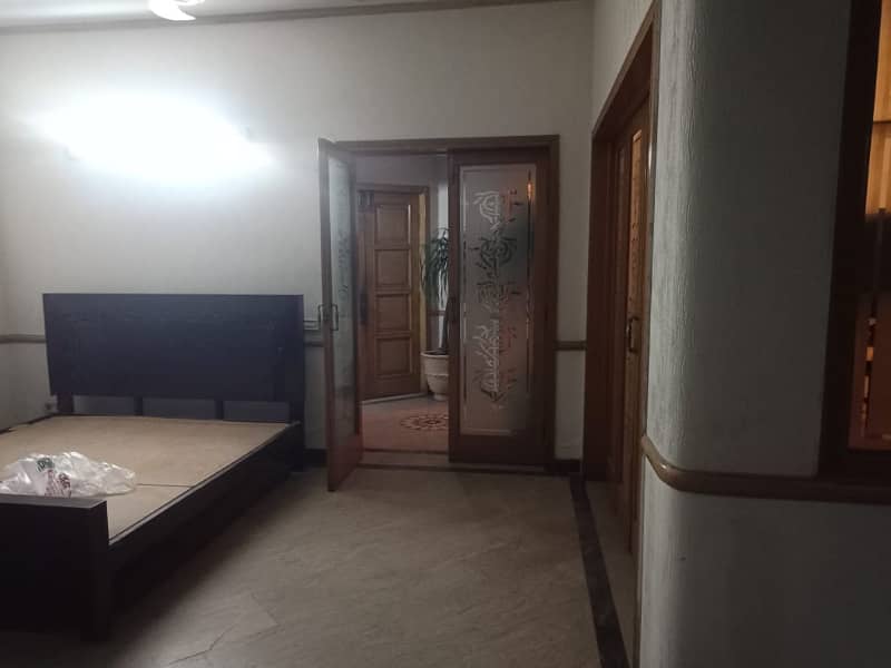 10 Marla beautiful House Available for Rent in Hot Location in EE Block Phase 4 DHA Lahore 13