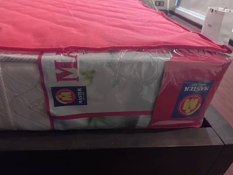 I m selling brand new master molty foam with two pillow not used 14