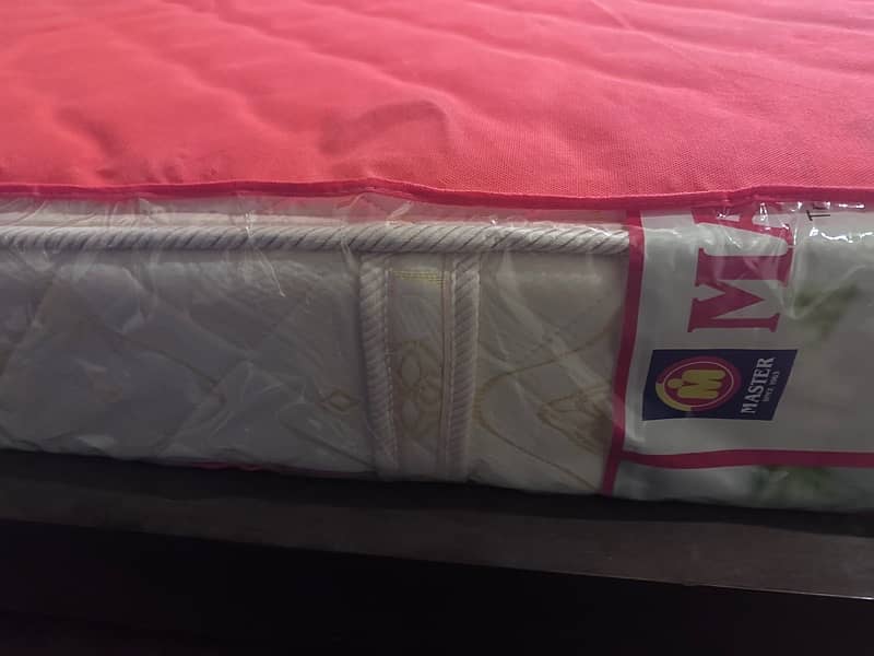 I m selling brand new master molty foam with two pillow not used 15