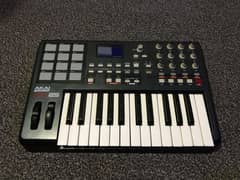 Akai Professional MPK25 Midi Keyboard - Midi Controller with 25 Keys