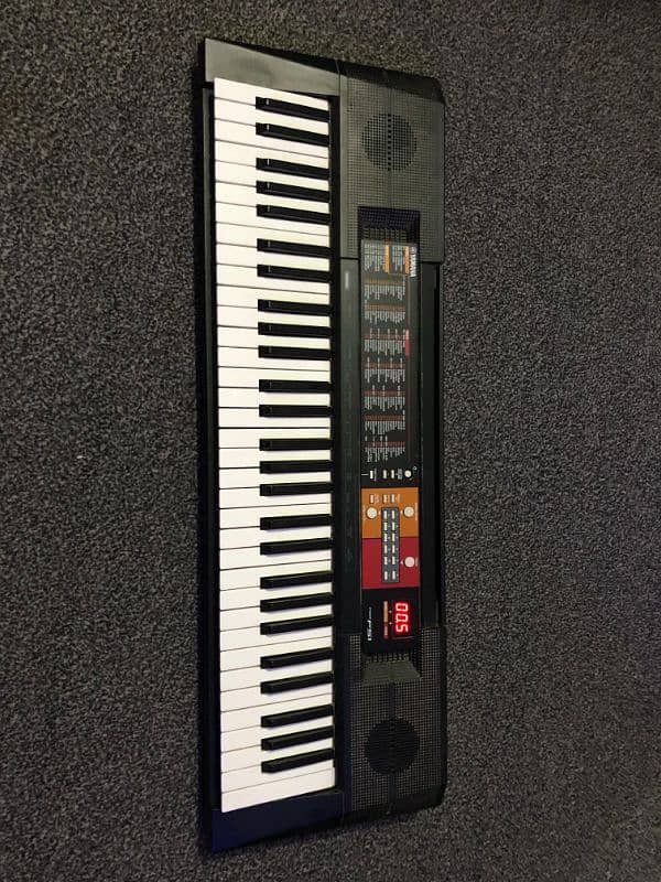 Yamaha PSR-F51 61 Keys Electric Piano 4