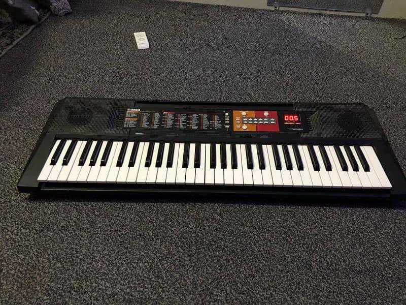 Yamaha PSR-F51 61 Keys Electric Piano 0