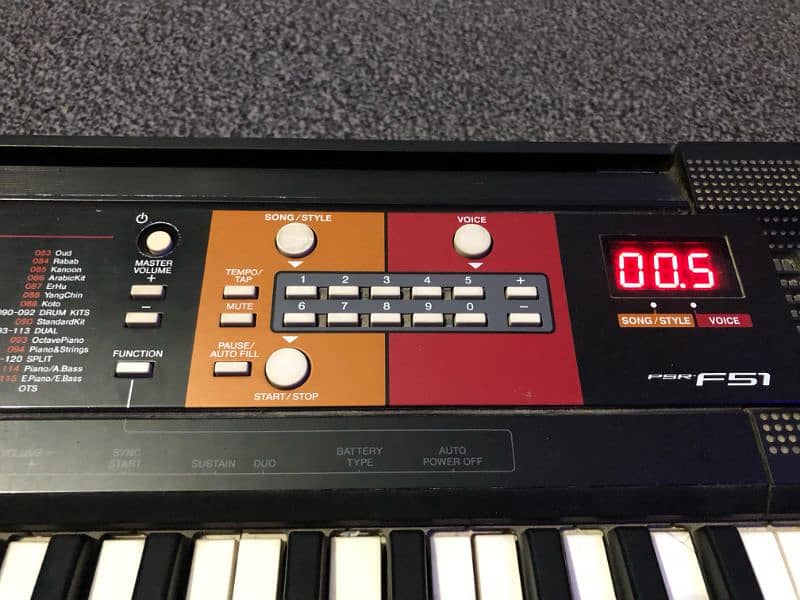 Yamaha PSR-F51 61 Keys Electric Piano 5