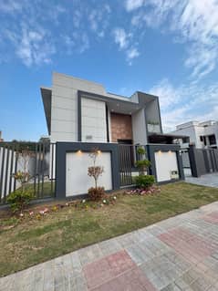 Top Designer 1 Kanal 5 Bedroom House For Sale