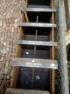 good condition wood rack 8 piece Hain