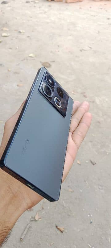 note 40 waranti main hai 16 / 256 peson ki zrorat hai jldi contecte 0