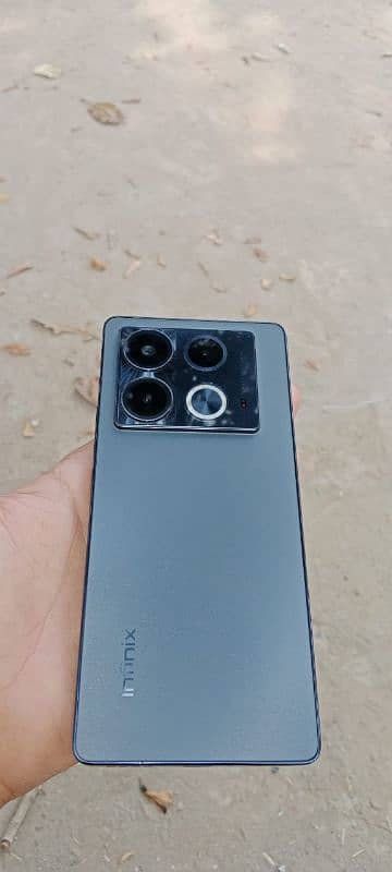 note 40 waranti main hai 16 / 256 peson ki zrorat hai jldi contecte 1