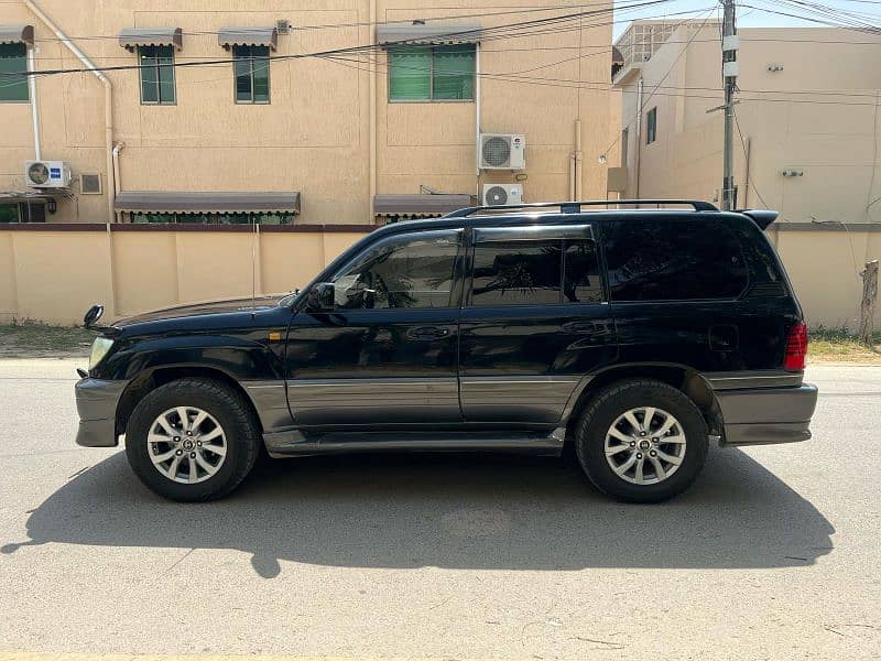 *Toyota LandCruiser Cygnus* Model 2003 Registration 2012 3