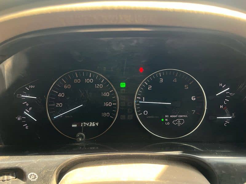 *Toyota LandCruiser Cygnus* Model 2003 Registration 2012 7