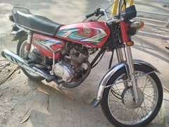 honda 125 Red coloure total geniun good condition 22/23 model