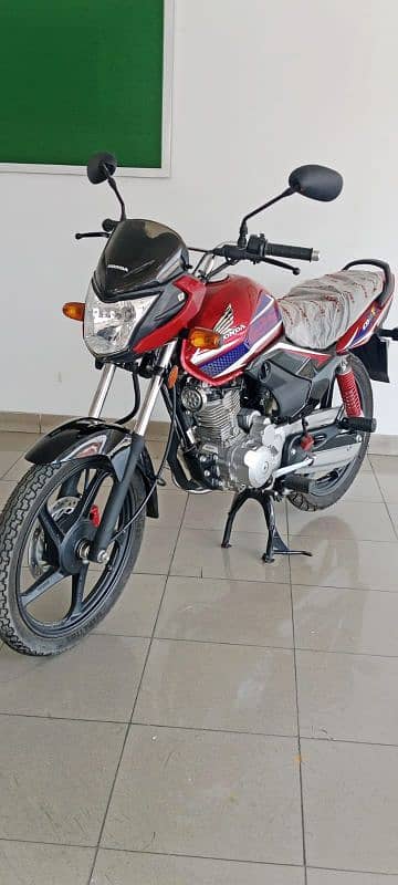 Honda CB125F 4