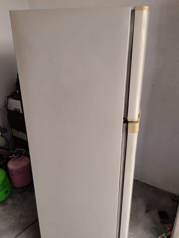 14 cubic feet fridge 2 doors. working fine. plugin and use condition. 4