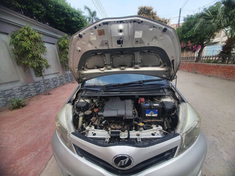 Toyota Vitz 2012 9