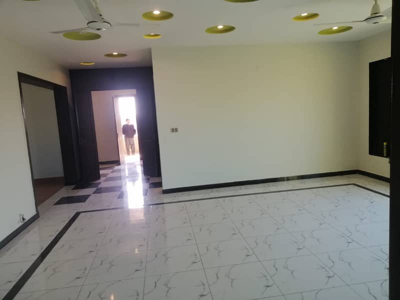 36 MARLA CORNER FULL HOUSE AVAILABLE FOR RENT IN VALENCIA TOWN LAHORE 1