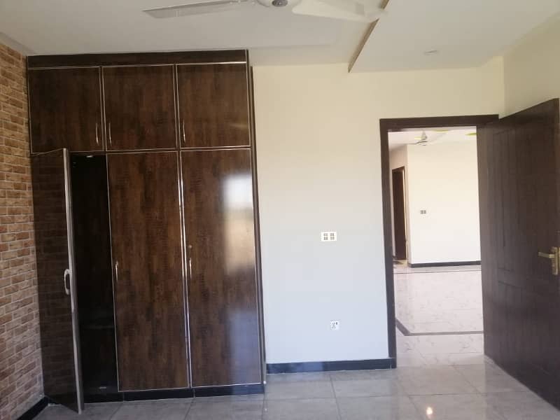 36 MARLA CORNER FULL HOUSE AVAILABLE FOR RENT IN VALENCIA TOWN LAHORE 6