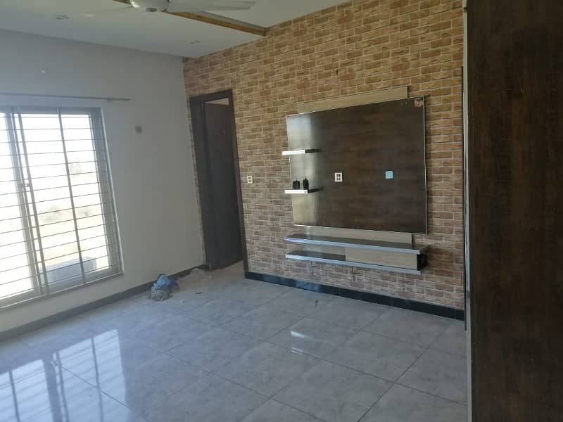 36 MARLA CORNER FULL HOUSE AVAILABLE FOR RENT IN VALENCIA TOWN LAHORE 10