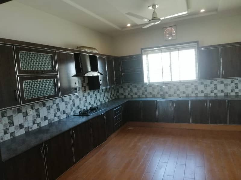 36 MARLA CORNER FULL HOUSE AVAILABLE FOR RENT IN VALENCIA TOWN LAHORE 13