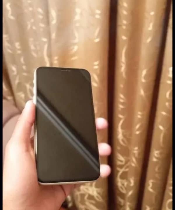 Iphone 11 pta 4