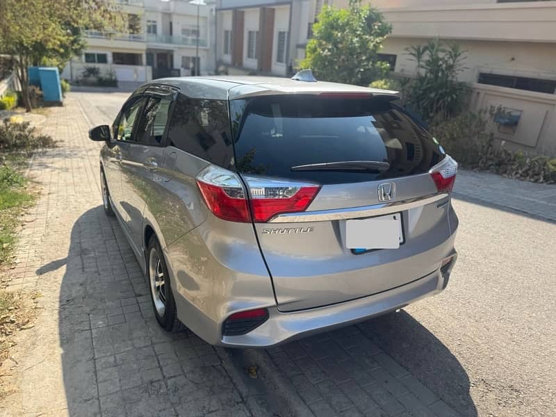 Honda Fit Shuttle Hybrid 2018/22 1