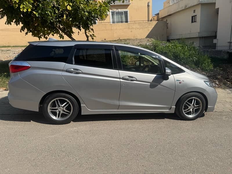 Honda Fit Shuttle Hybrid 2018/22 6