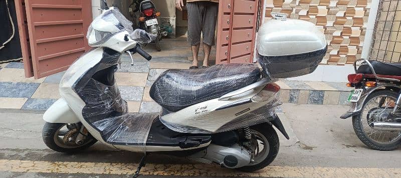 vespa piaggio 150cc  scooty available contact at**03004142432** 17