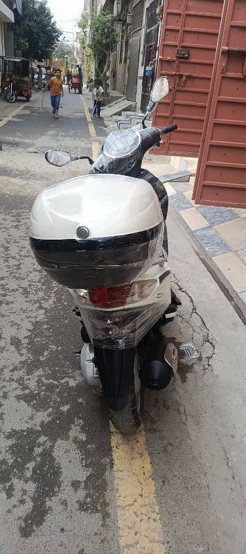 vespa piaggio 150cc  scooty available contact at**03004142432** 18