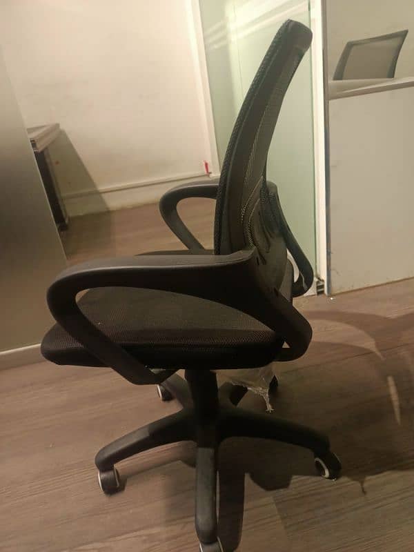 Office staff Chairs 3 month used only 1