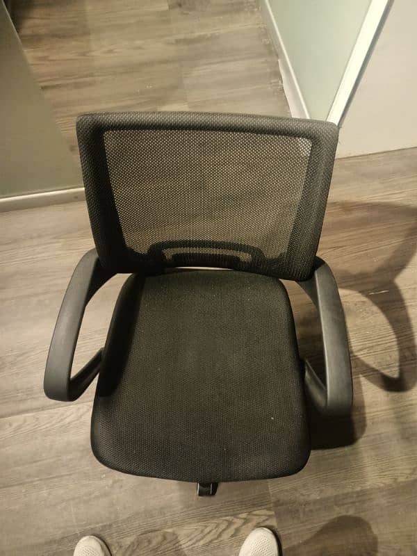 Office staff Chairs 3 month used only 2