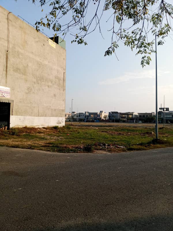 Commercial Plot For Sale In Orchard Block Paragon City Lahore 1