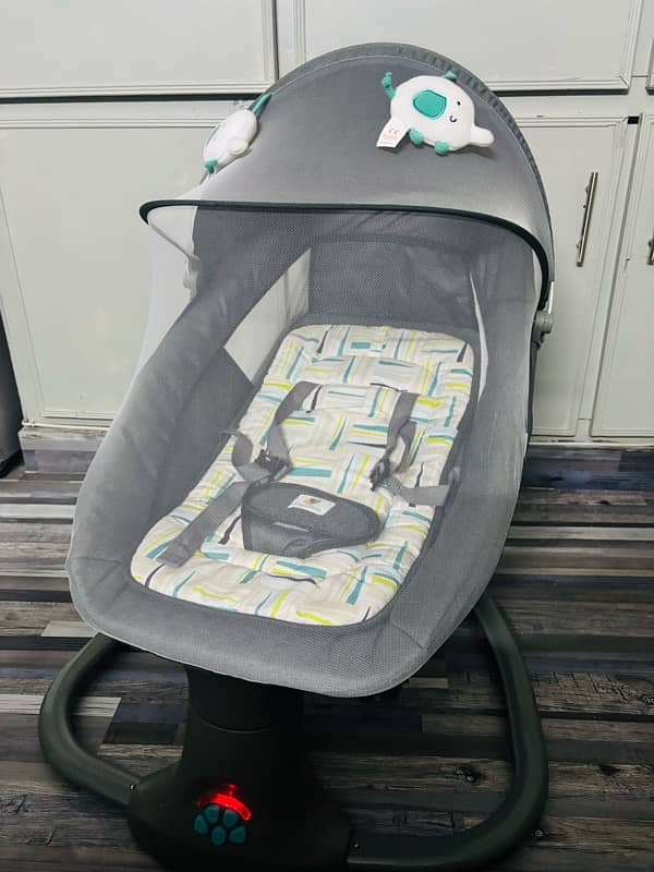 Mastela 3 in 1 Deluxe Multi-Functional Rocker 2