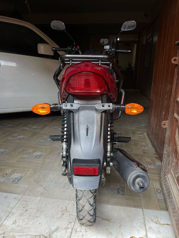 Suzuki GR 150 2021 Red 3