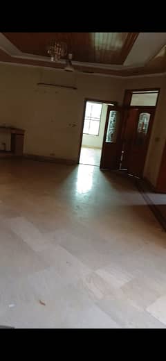 Allama Iqbal Town 3 bedrooms with Portion for Rent