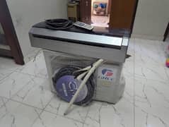 Gree 1 Ton DC inverter Excellent condition