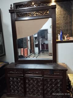 Chinoti dressing table