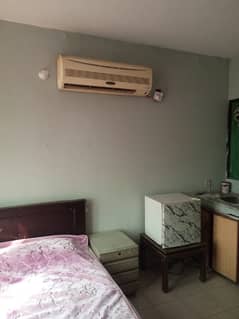 Idol furnished apartment male/ female