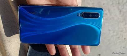 huawei p30 . dual sim smart slim phone neat and clean 30x zoming