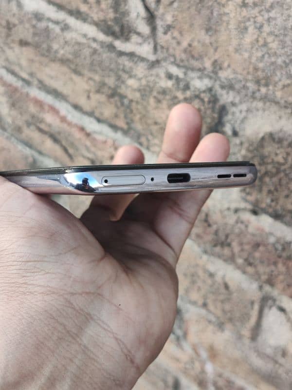 One Plus 9 10/10 Condition 4
