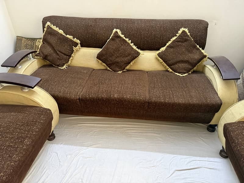 2 Sofa Sets | 5 + 4 Seater For Sale 2