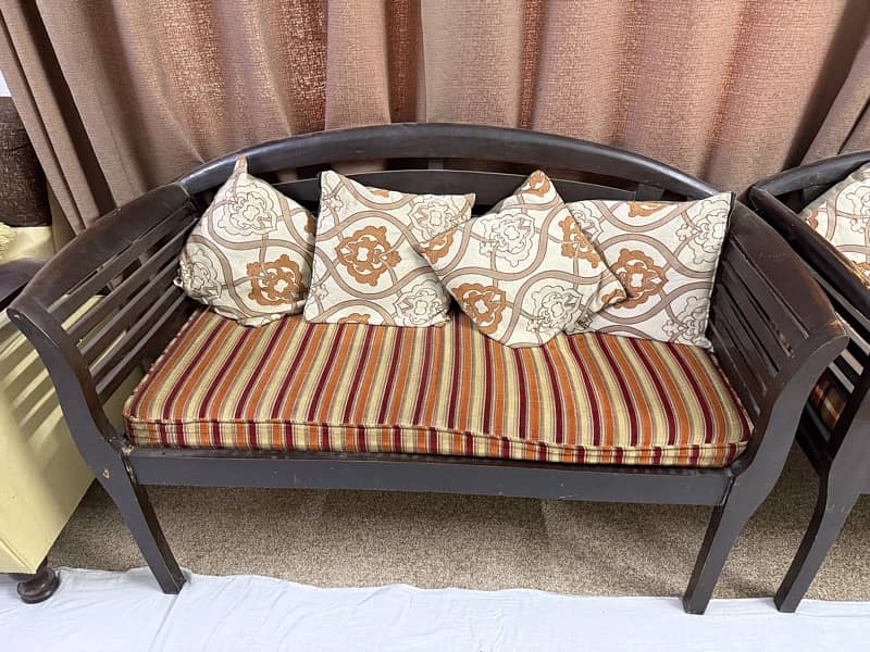 2 Sofa Sets | 5 + 4 Seater For Sale 3