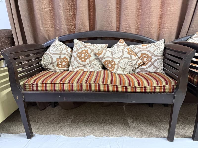 2 Sofa Sets | 5 + 4 Seater For Sale 5