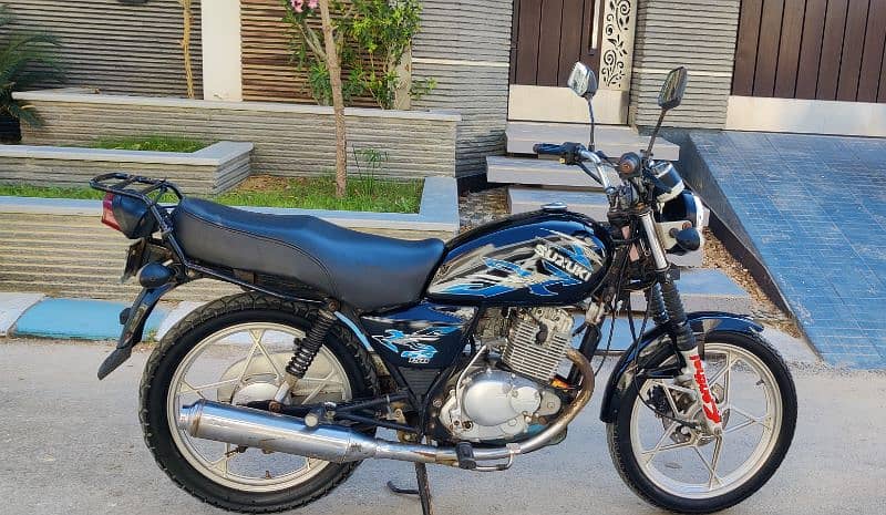 Suzuki GS 150 SE 2017 2