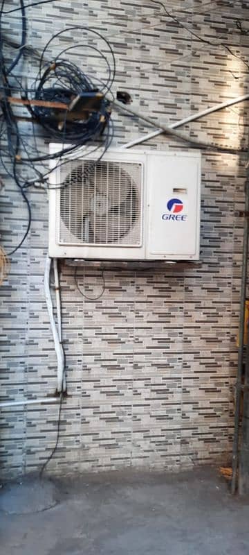 gree 2 tun chiller 2 piec  ac full new condition only 2 year used 1