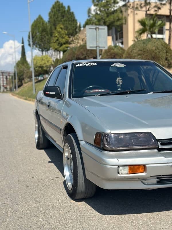 Honda Accord 1988 Back bumper touching 2