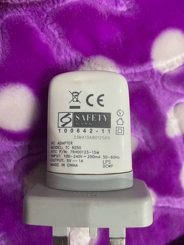 Apple and HTC original USB chargers 6